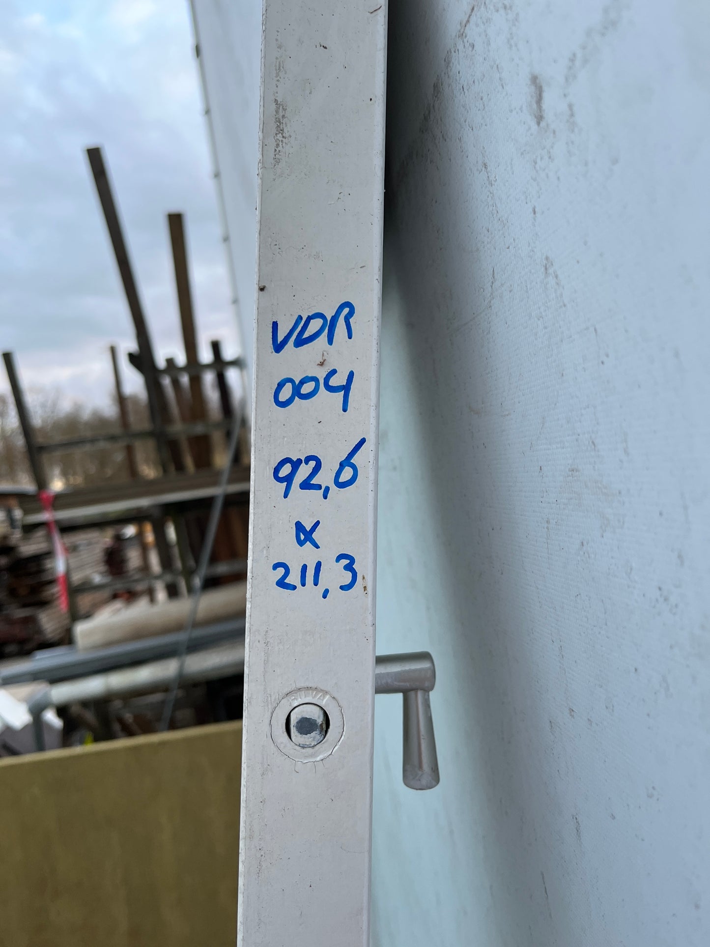 Voordeur rechtsdraaiend 211,3x92,6(VDR004)