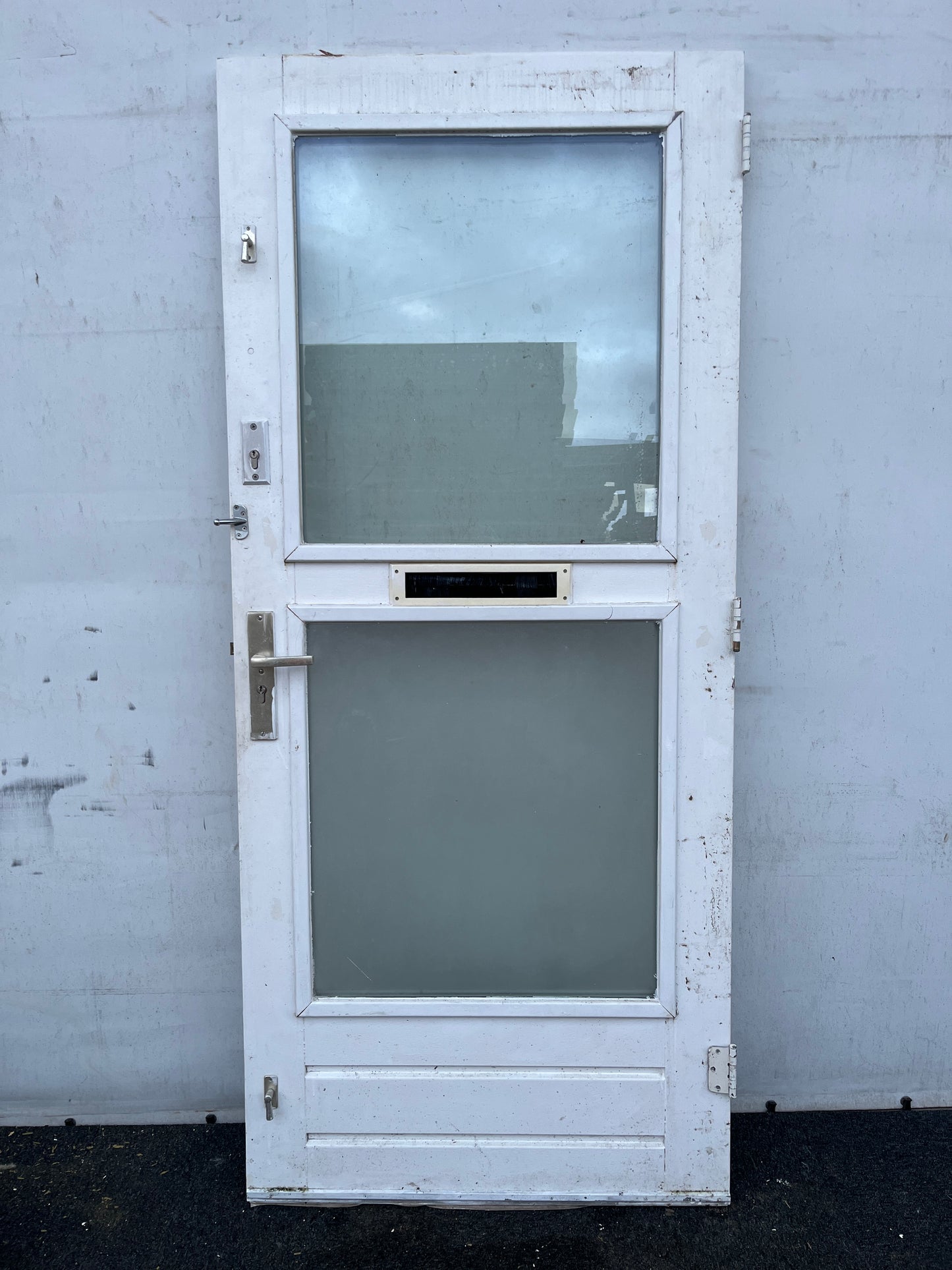 Voordeur rechtsdraaiend 211,3x92,6(VDR004)