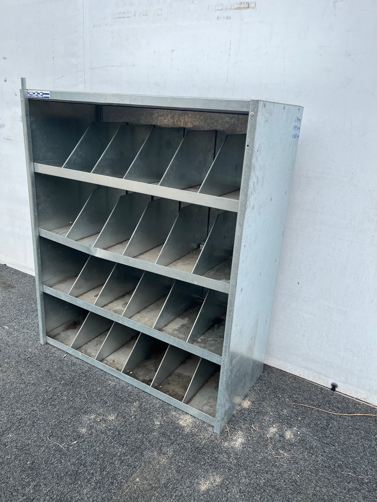 Magazijn/schuur kast met opbergvakjes(stapelbaar)