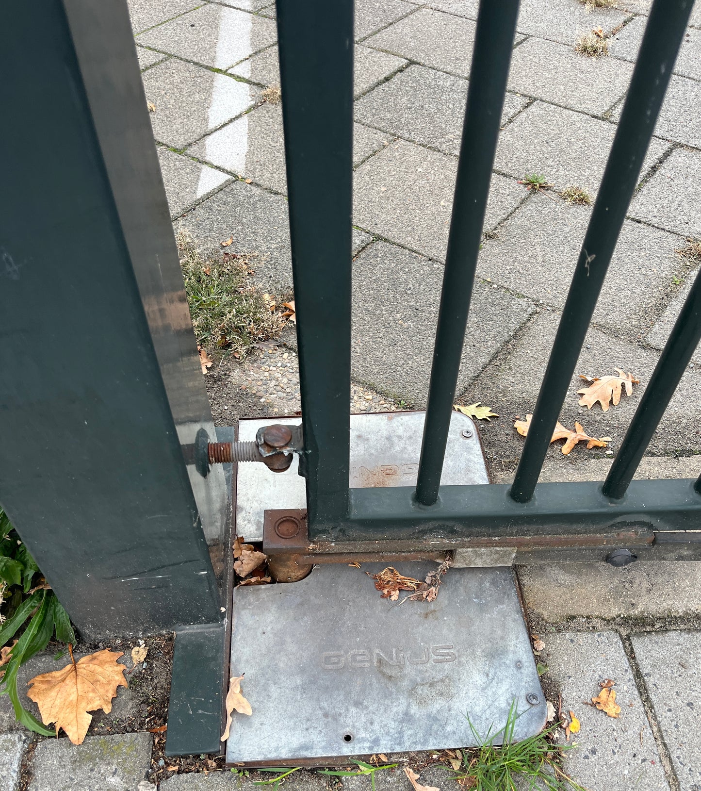 ierhekwerk met openslaande poorten(+/- 42meter)