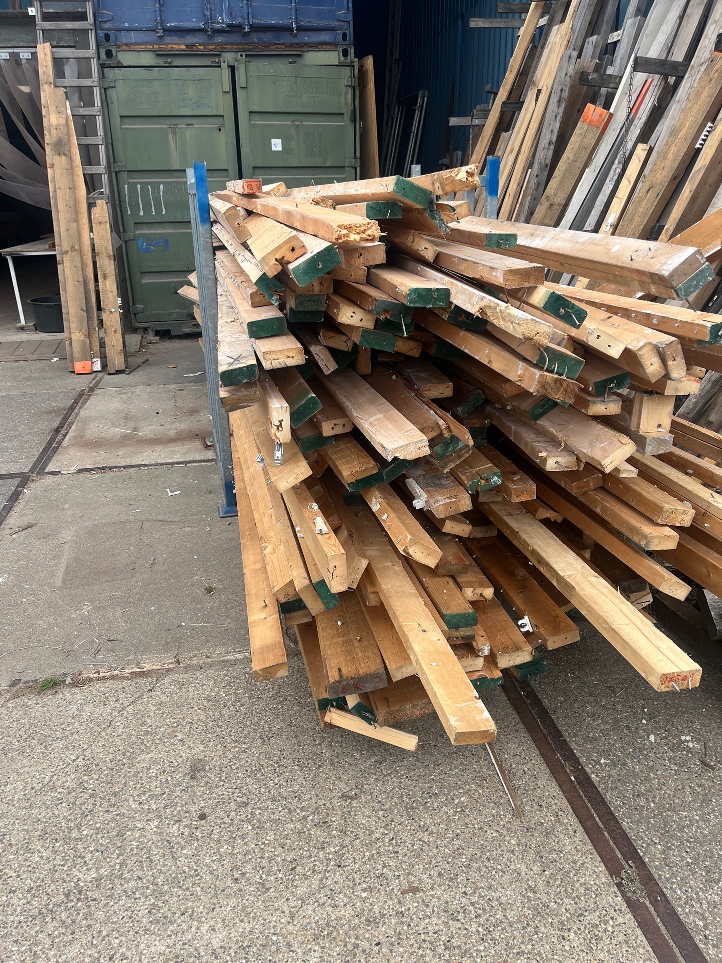 Gebruikte Ribben(8,8 x 3,8 geschaafd) lengtes tot 450cm met schroeven en spijkers
