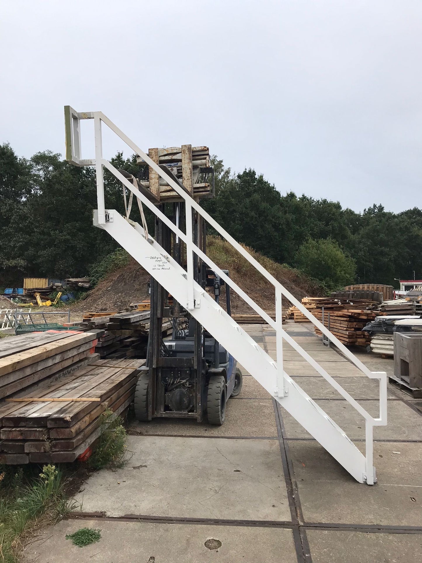 Stalen steektrap 250cm overbruggingshoogte