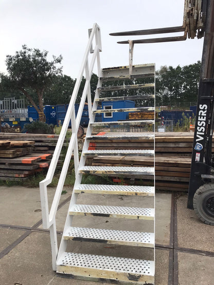 Stalen steektrap 250cm overbruggingshoogte