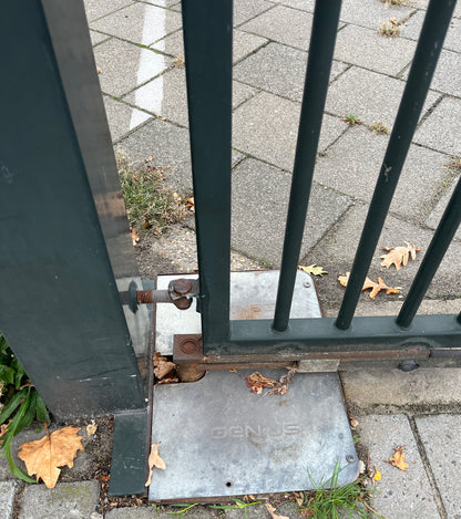 ierhekwerk met openslaande poorten(+/- 42meter)