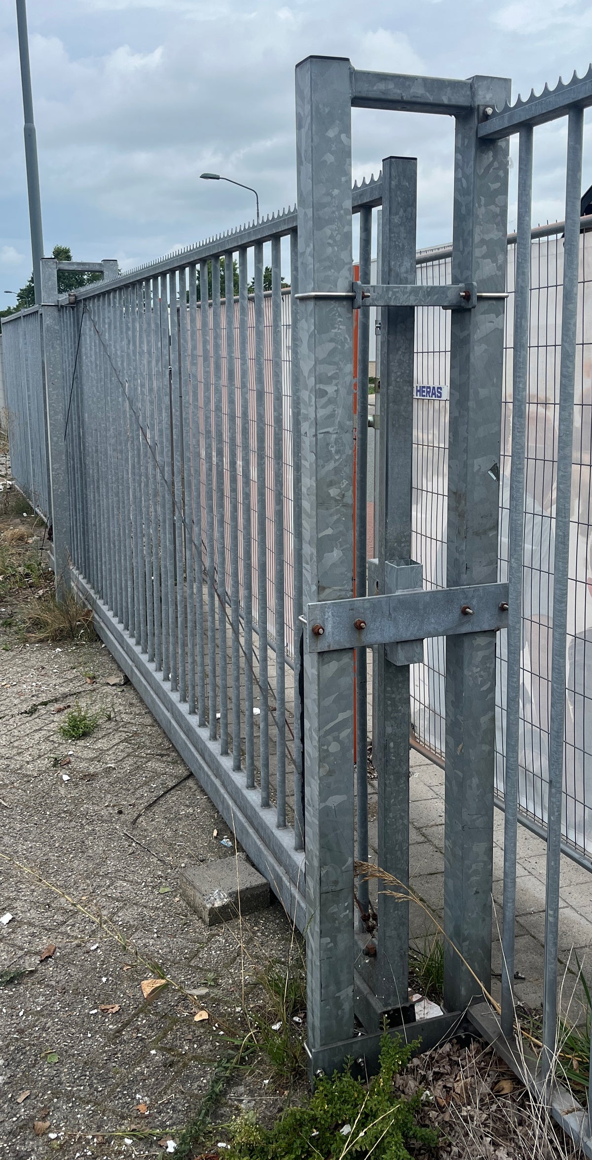 Schuif/rol poort 580 x 190cm(doorgang 415cm)