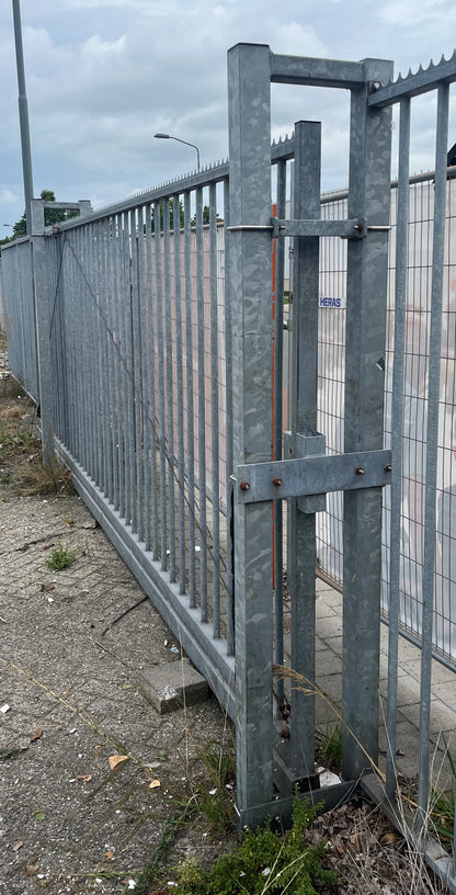 Schuif/rol poort 580 x 190cm(doorgang 415cm)