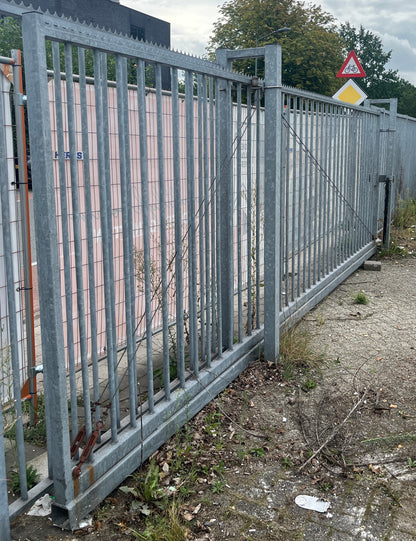Schuif/rol poort 580 x 190cm(doorgang 415cm)