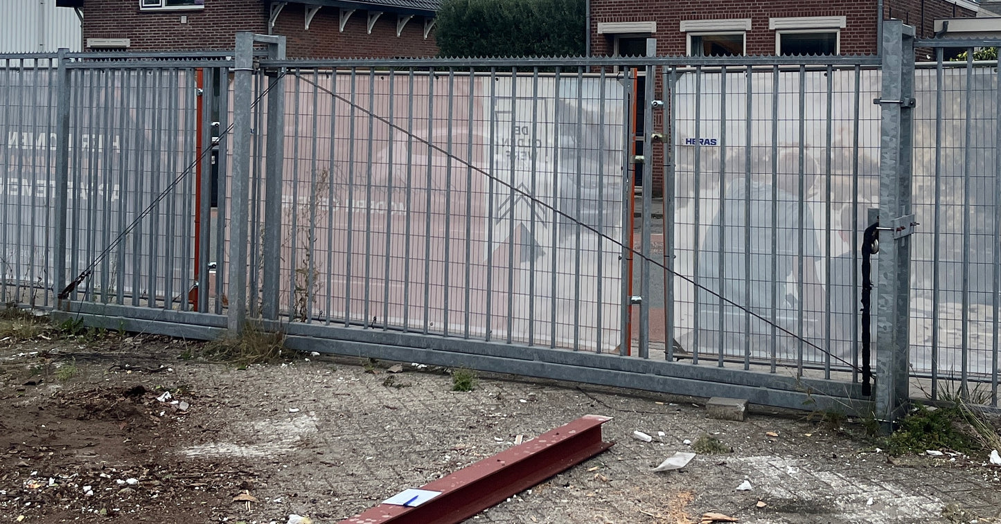 Schuif/rol poort 580 x 190cm(doorgang 415cm)