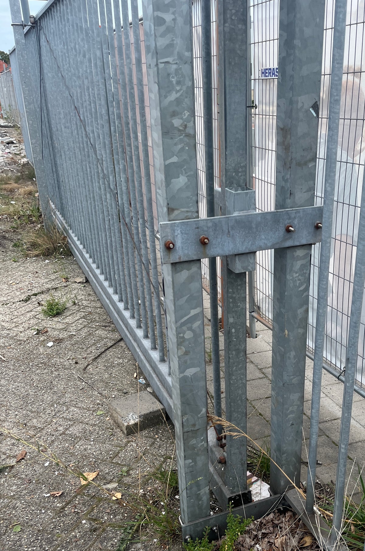 Schuif/rol poort 580 x 190cm(doorgang 415cm)