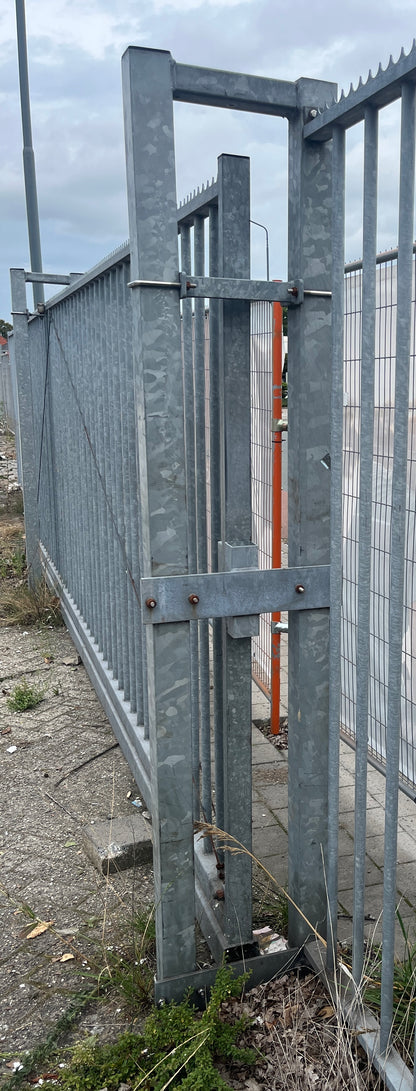 Schuif/rol poort 580 x 190cm(doorgang 415cm)